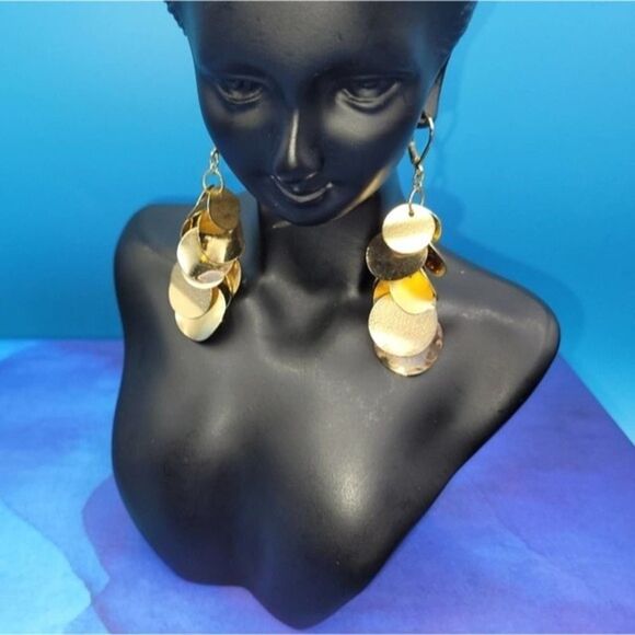 📦 Gold✨️ tone chandelier disk dangle earrings ✨️ - Picture 6 of 9
